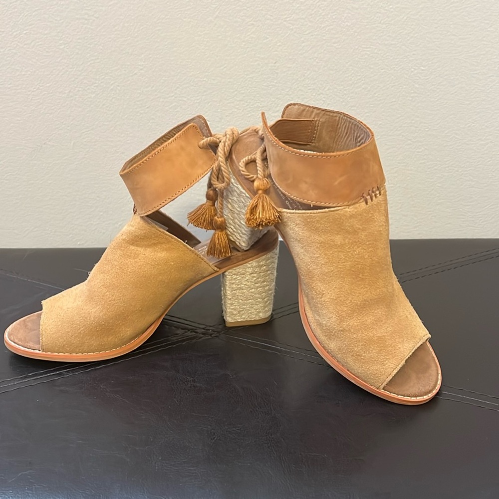 Toms heel shoe size 7.5